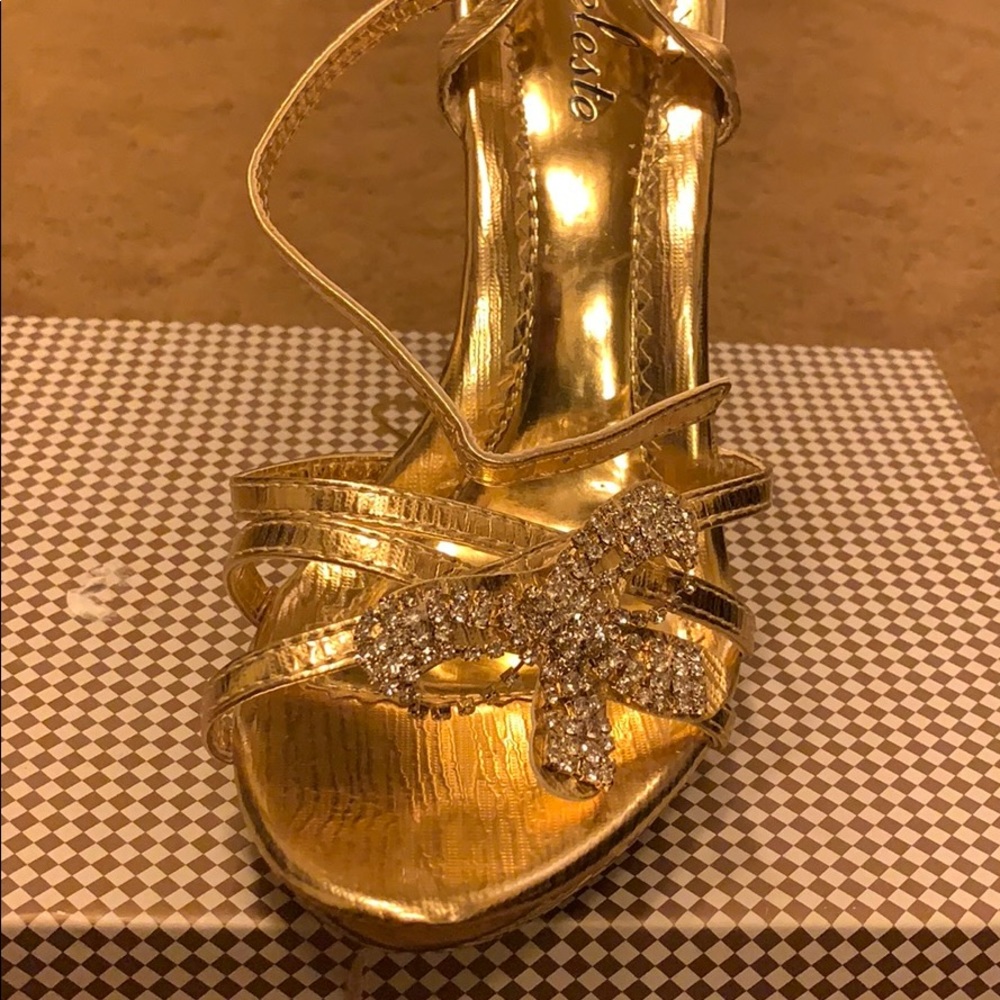 Gold heels - Picture 2 of 3